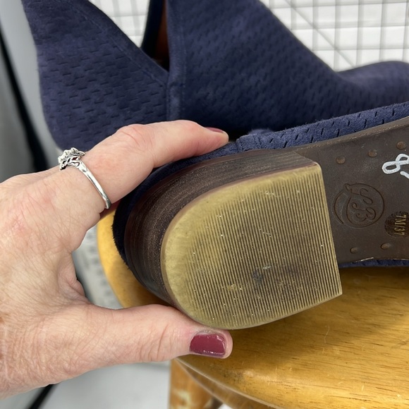 LUCKY BRAND
Baley blue suede Perforated Chop Out Booties 7 - Picture 8 of 12